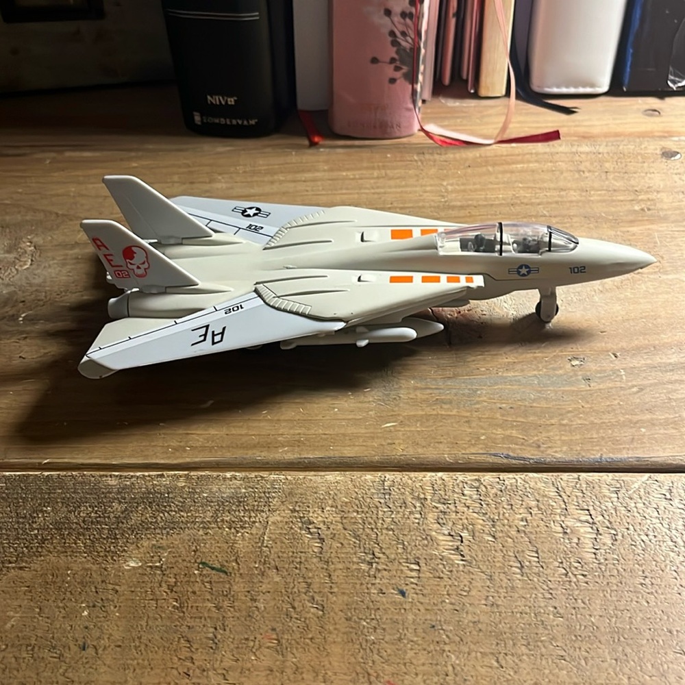 Military fighter jet toy